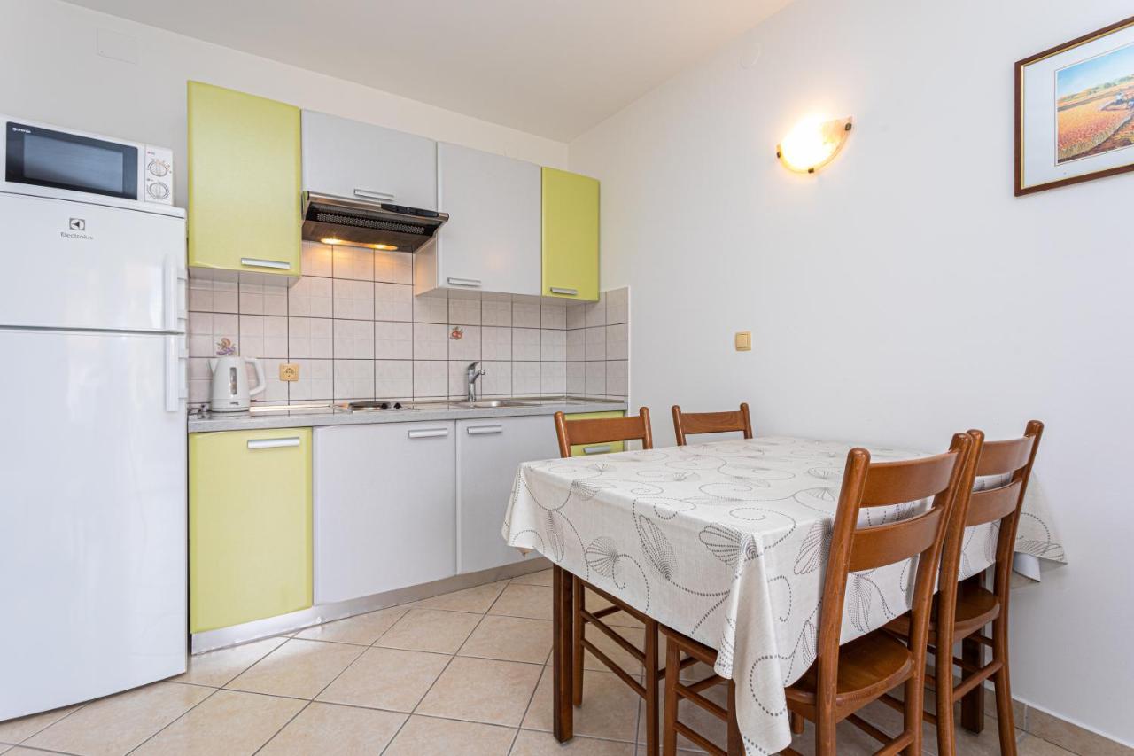Apartments Crnekovic I Zarok Baška Eksteriør billede