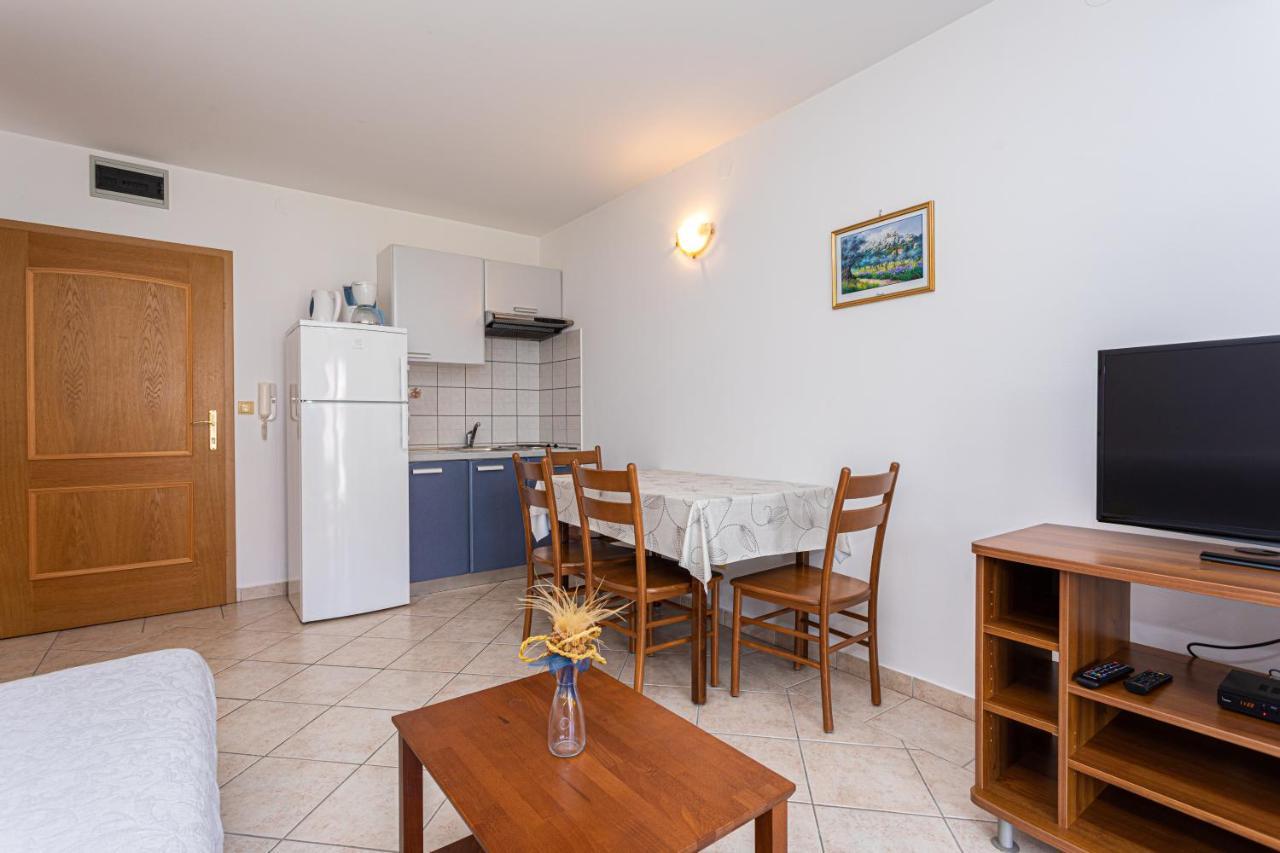 Apartments Crnekovic I Zarok Baška Eksteriør billede