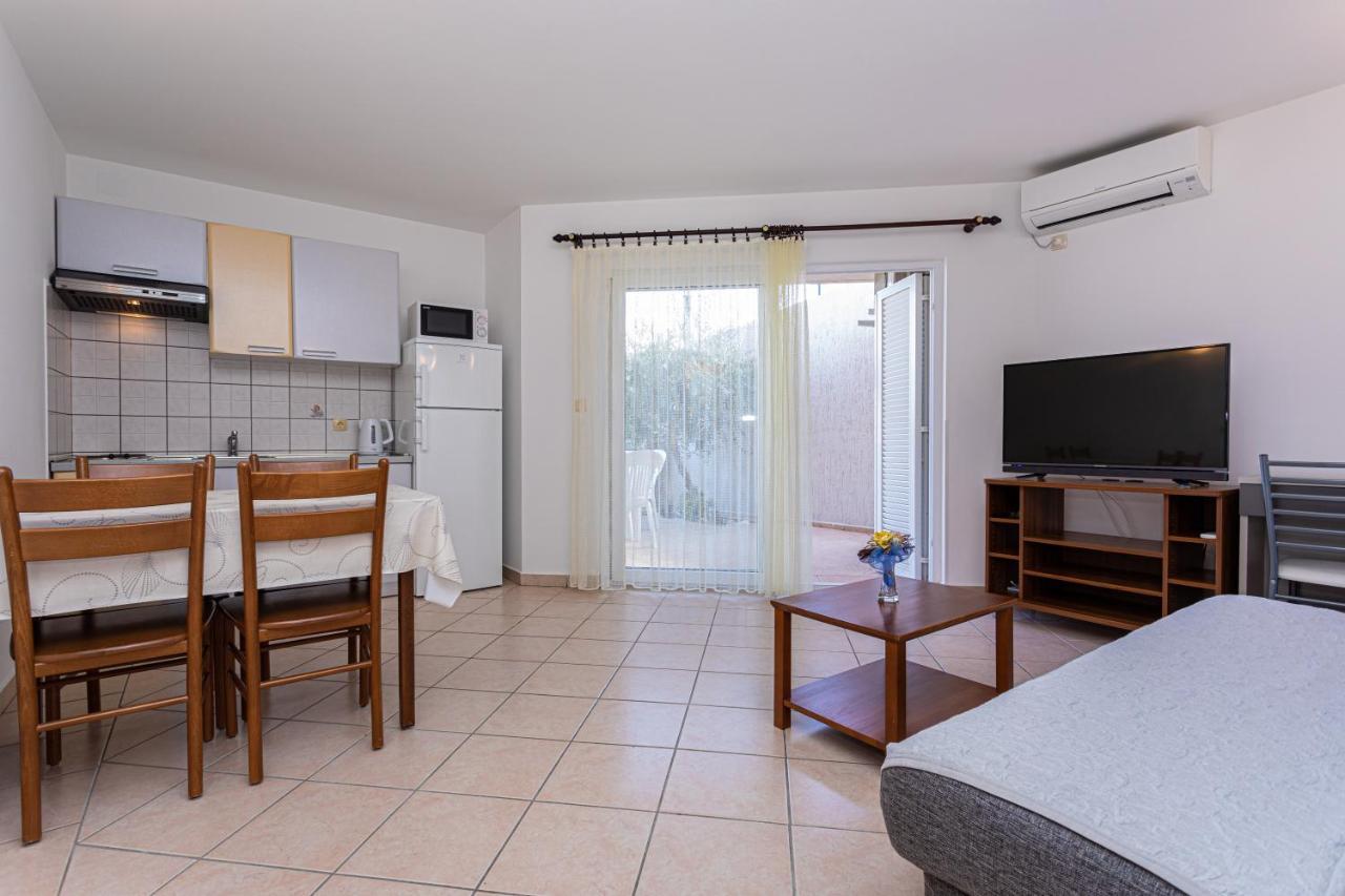Apartments Crnekovic I Zarok Baška Eksteriør billede