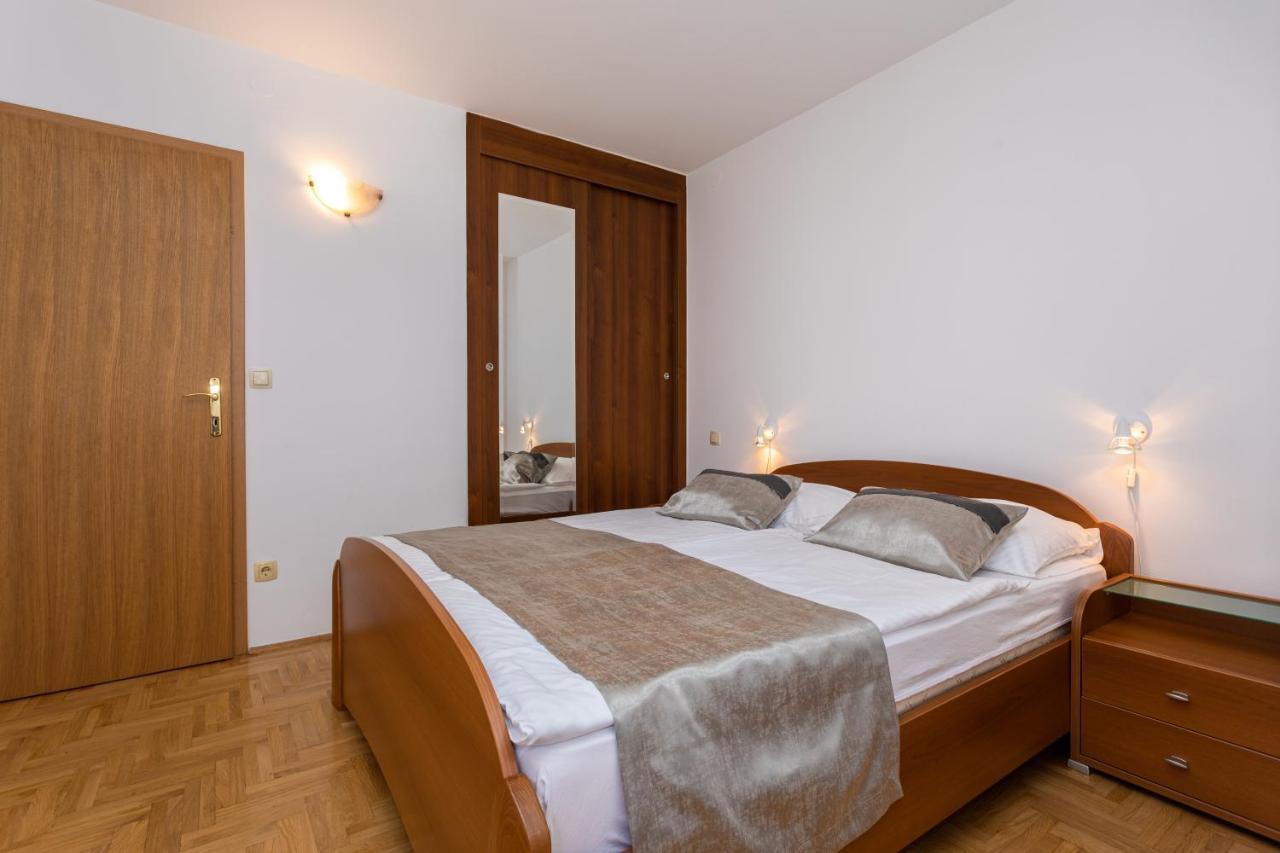 Apartments Crnekovic I Zarok Baška Eksteriør billede