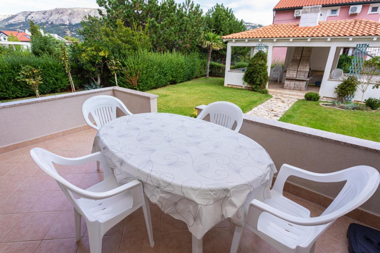 Apartments Crnekovic I Zarok Baška Eksteriør billede