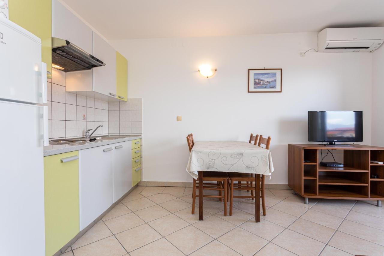 Apartments Crnekovic I Zarok Baška Eksteriør billede