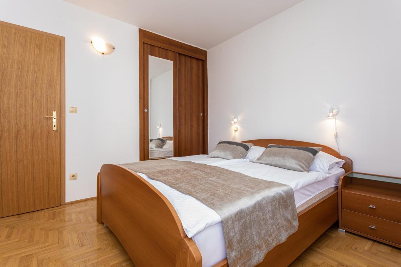 Apartments Crnekovic I Zarok Baška Eksteriør billede
