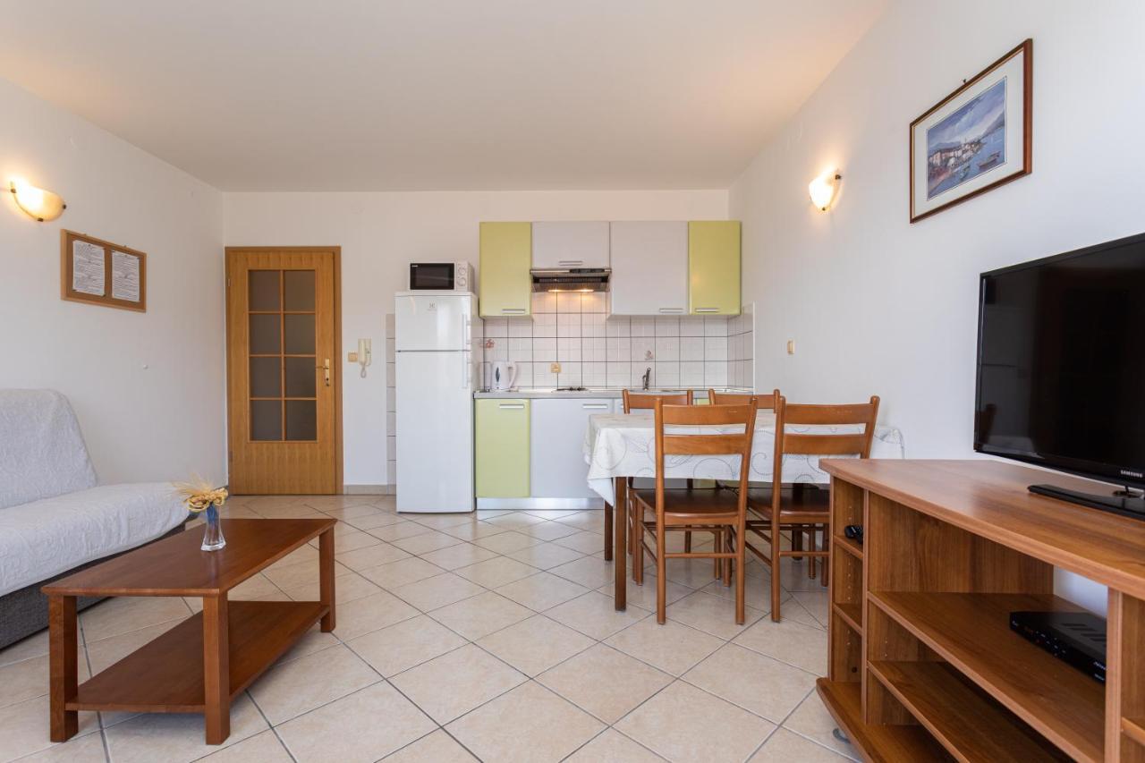 Apartments Crnekovic I Zarok Baška Eksteriør billede