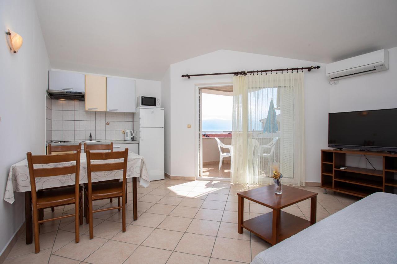 Apartments Crnekovic I Zarok Baška Eksteriør billede