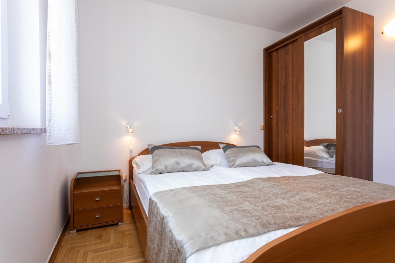 Apartments Crnekovic I Zarok Baška Eksteriør billede